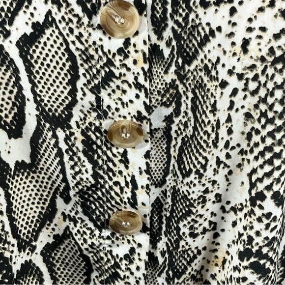 Streetwear Society snakeskin print crop top faux button down 3/4 Sleeve size M - Picture 3 of 15